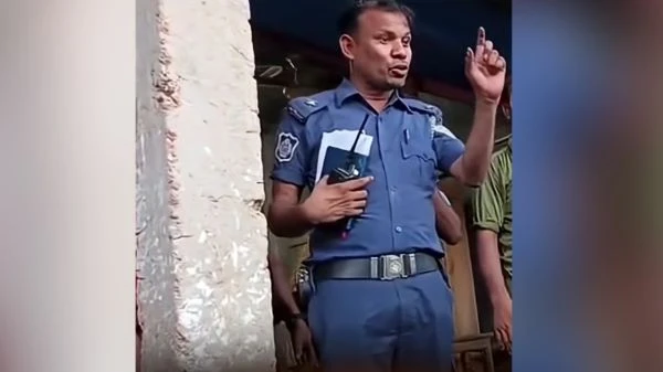 ঘুষের টাকা দিয়ে পোশাক লাগিয়েছি ঘুষ খাব না তো কি বায়তুল মোকাররমের ইমাম হব: এএসআইর বক্তব্যে তোলপাড়